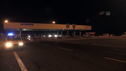 Niğde'de otomobil otobandaki gişelere çarptı: 2 ölü 1 yaralı