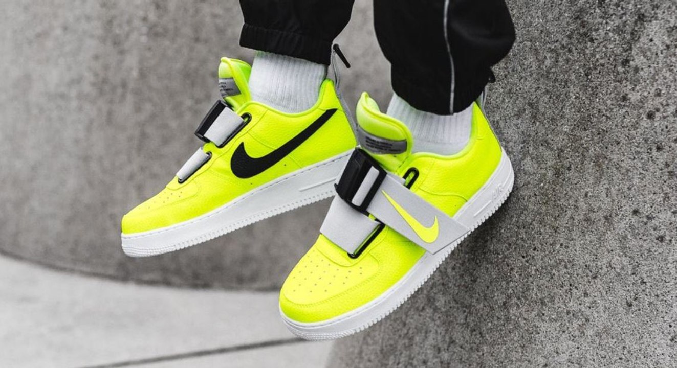 NIKE AIR FORCE 1 UTILITY VOLT LOW STRAP SNEAKER DETAILED REVIEW HYPEBEASTS  - video Dailymotion