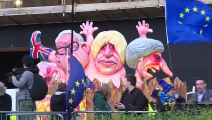 El Parlamento británico apoya retrasar el Brexit