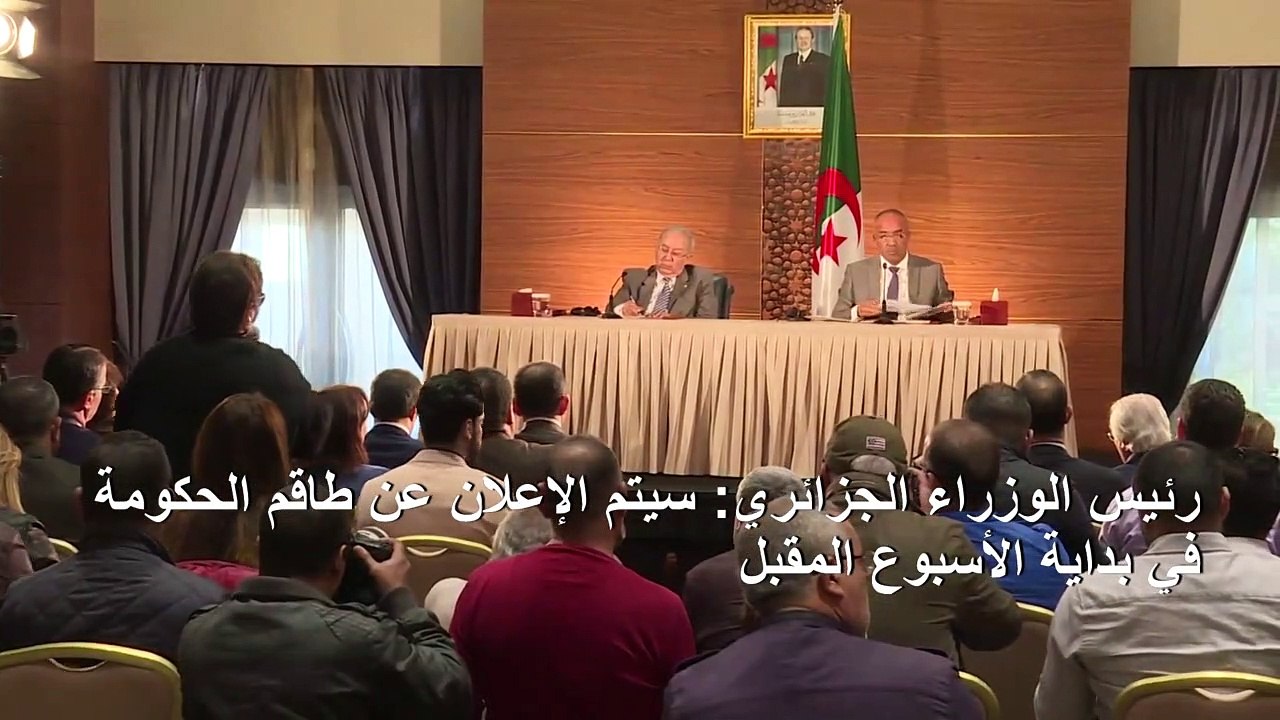 السلطات الجزائرية تسعى لاقناع الشعب بجدوى تمديد...
