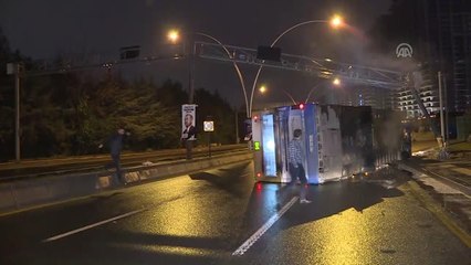 Mobese Direğine Çarpan Ego Otobüsü Devrildi