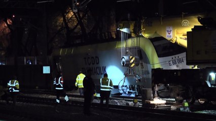 Ankara'da akaryakıt yüklü trenin raydan çıkması