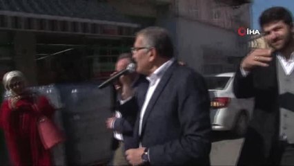 Murat Aydın'dan Yaşlı Adamın Sorusuna, "Tayyip Erdoğan'ın Partisindenim" Açıklaması