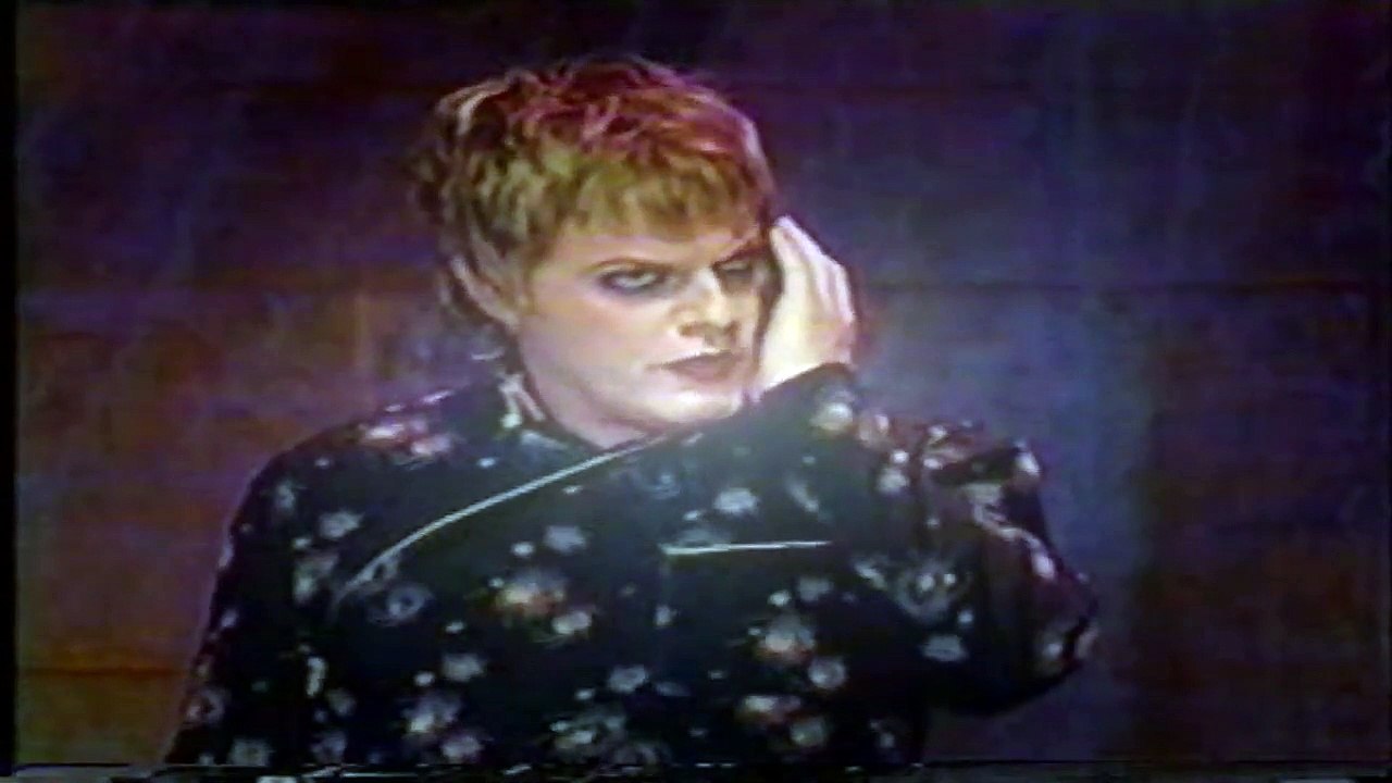 Eddie Izzard - Dressed To Kill (static) P2