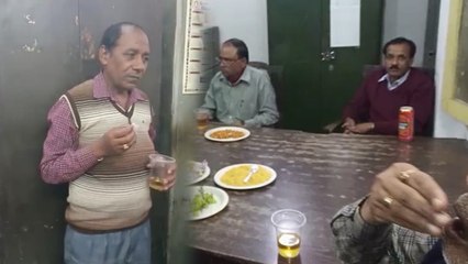 बरेली में सरकारी आवास-विकास के दफ्तर में चल रही दारू पार्टी, Video वायरल