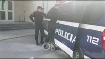 Ora News – Goditi me gurë policin gjatë protestës në Fier, arrestohet punonjësi i bashkisë