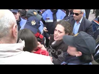 Ora News - Ish-pronari i truallit te "Petro Nini": A duhet të pres dhe 20 vjet të tjera?