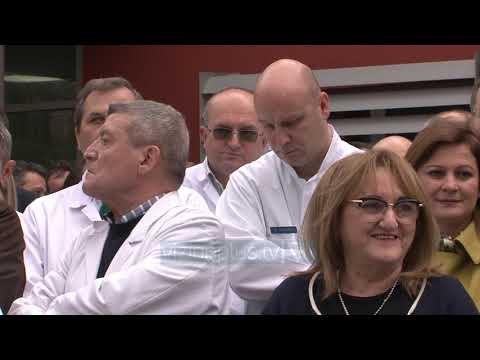 Mjekët protestë në disa qytete: Nuk u prekëm as në vitin 1997 - News, Lajme - Vizion Plus