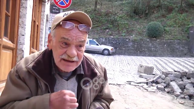Ora News - Dyshime mbi restaurimin e kalldrëmit të pazarit të Gjirokastrës