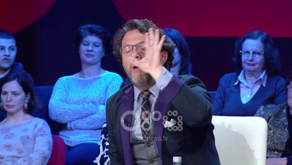 Ora News -Shpërthen aktori Vasili: Protestuesit sillen me kamionë