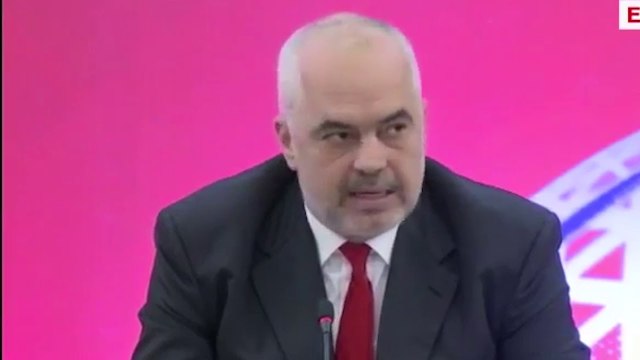 RAMA KUSH KAPËRCEN VIJAT E BARDHA, BURG DHE PËRJASHTIM NGA STADIUMET