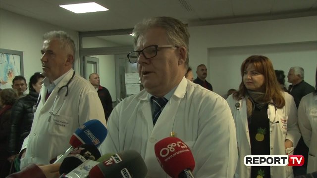 Report TV - Bluzat e bardha në Durrës: Në '97-ën të gjithë u dorëzuan, vetëm mjekët qëndruan