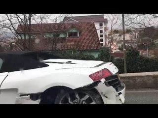 Ora News - Dy makina përplasen te "Rruga e Elbasanit"