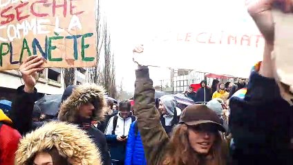600 jeunes manifestent à Annecy