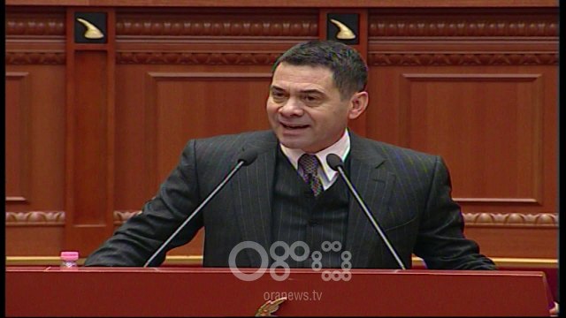 Ora News – Betohen deputetët e rinj të opozitës, Ahmetaj inkurajon: Mos kini komplekse!