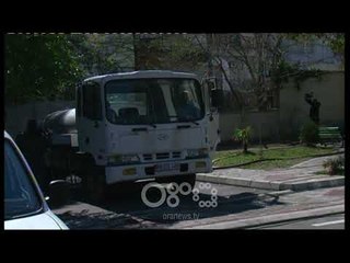 Ora News – Hidhen shashka në oborrin e Parlamentit