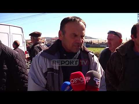 Report TV - Lushnje/ Fermerët në protestë për nivelin e TVSH, derdhin qumështin në rrugë