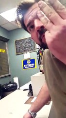 Un homme apprend que sa femme est enceinte de triplés