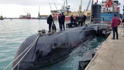 Report TV -Mbërrin në portin e Durrësit nëndetësja turke