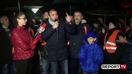 Protesta para Kryeministrisë/ Thirrja e fortë e Balliut të PD-së: Ejani ti vendosim flakën...