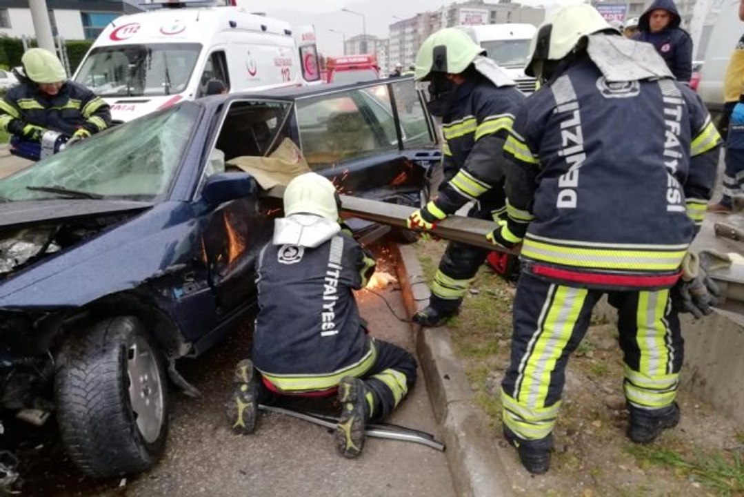 Demir Bariyer Sürücünün Karnına Böyle Saplandı