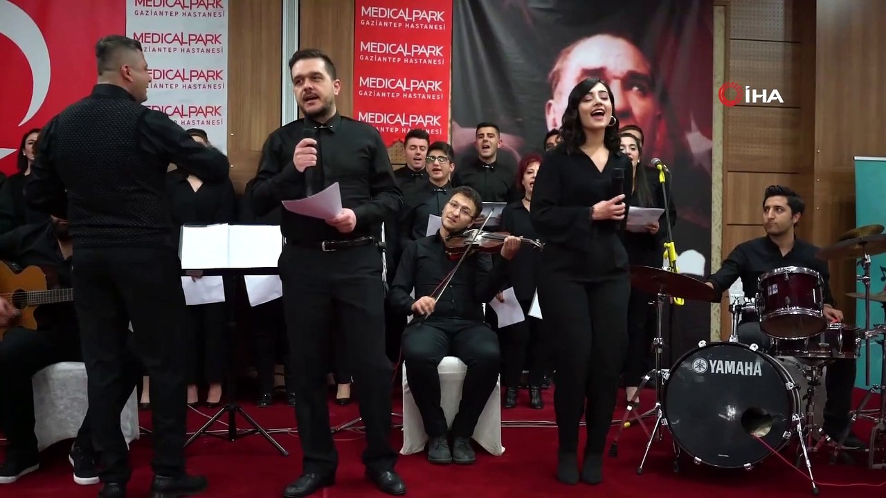 Bu koro başka koro...Doktor, hemşire ve sağlık çalışanlarından oluşan koro ilk konserini Tıp Bayramı'nda verdi