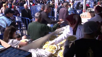 - Zeytinburnu’nda 25 bin kişiye Türkistan pilavı ikram edildi