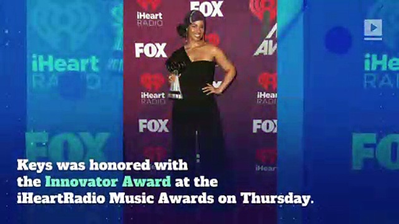 Alicia Keys Spots 4-Year-Old Son Flirting With Taylor Swift at iHeartRadio Awards