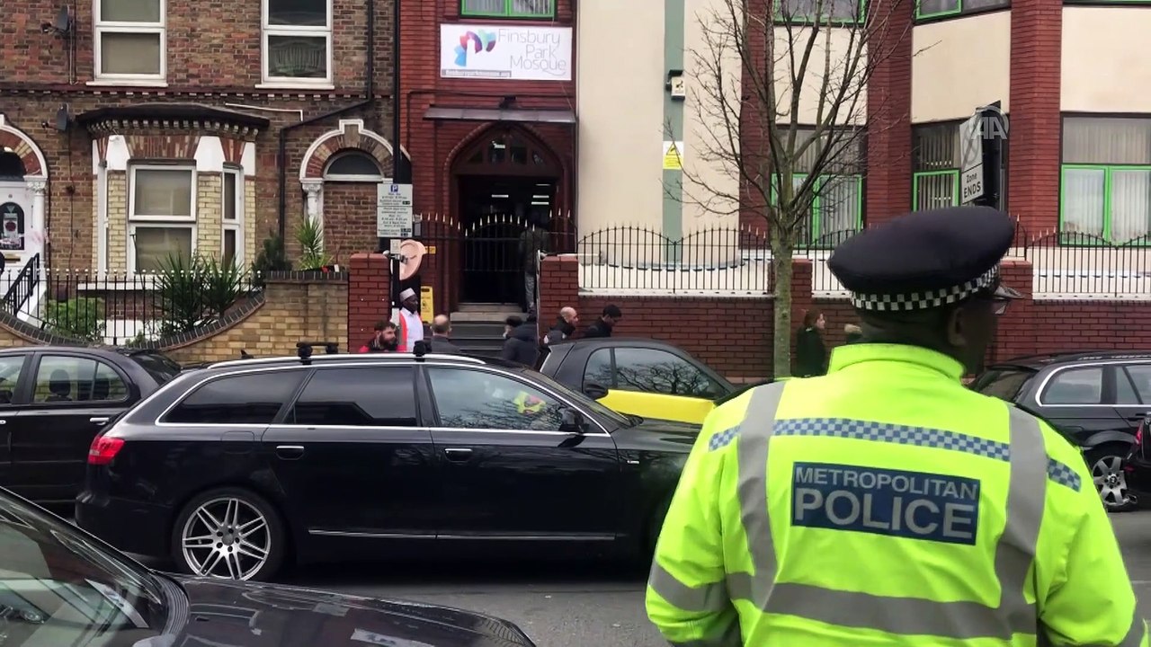 Polis camilerde güvenlik önlemlerini artırdı - LONDRA