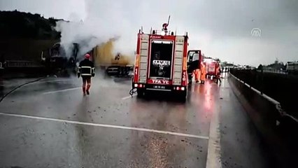 Tıra çarpan otomobil alev aldı : 2 yaralı - OSMANİYE