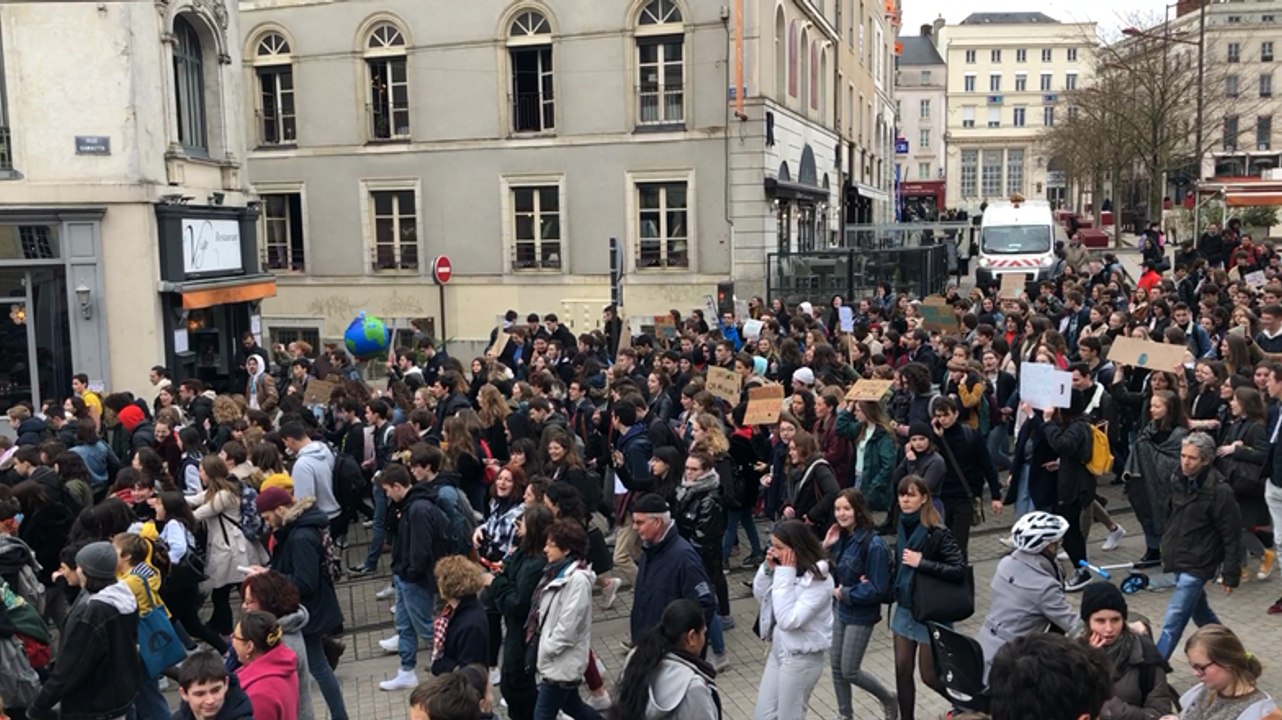 Les jeunes défendent le climat dans les rues