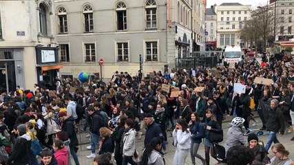 Les jeunes défendent le climat dans les rues