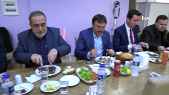 Yenişehir Belediye başkanı meclis üyeleriyle son kez yemekte bir araya geldi
