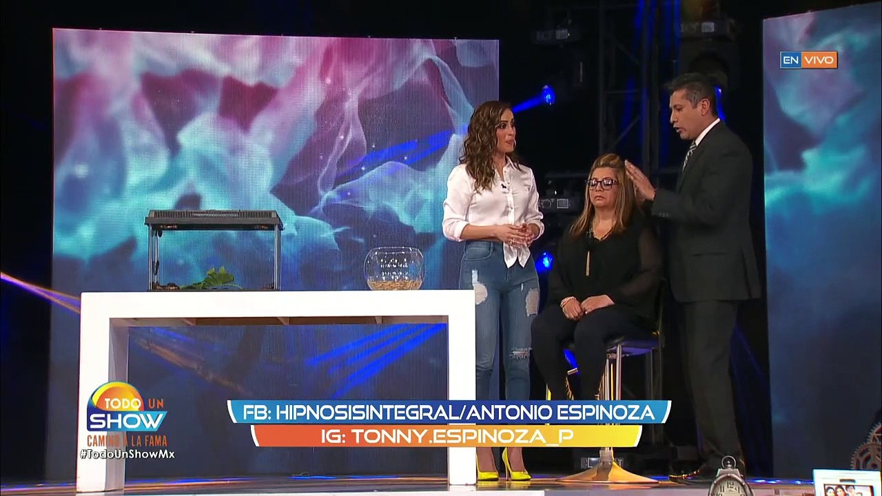 Todo Un Show | ¡Eliminamos la fobia a las cucarachas por medio de hipnosis! Nuestra invitada tenía temor a este insecto, pero al fin lo superó.