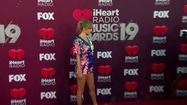 Kylie Jenner Teases Make Up Collection With Kendall Jenner | Hollywoodlife