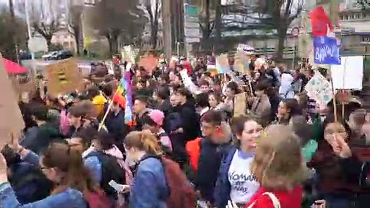 MACON-INFOS : 500 lycéens dans la rue à Mâcon pour le climat