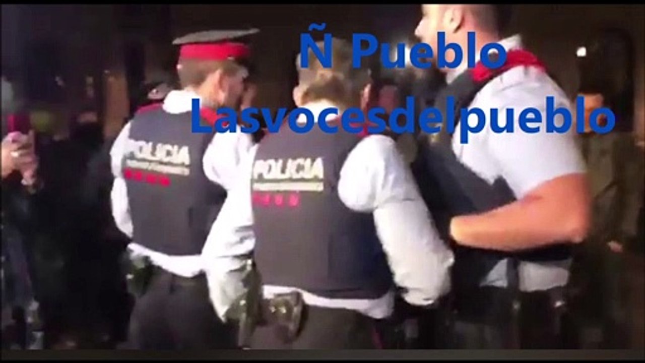 Un Mozo al español del Lazo de Torra «Por favor espere que mi jefe se calme»
