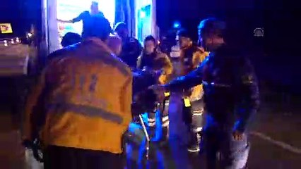 Kırıkkale'de otomobil bariyerlere çarptı: 3 yaralı