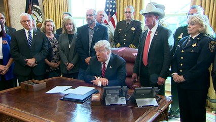 Trump usa su primer veto para defender promesa de muro