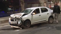 Üsküdar'da Otomobil ile Motosiklet Kafa Kafaya Çarpıştı: 2 Yaralı
