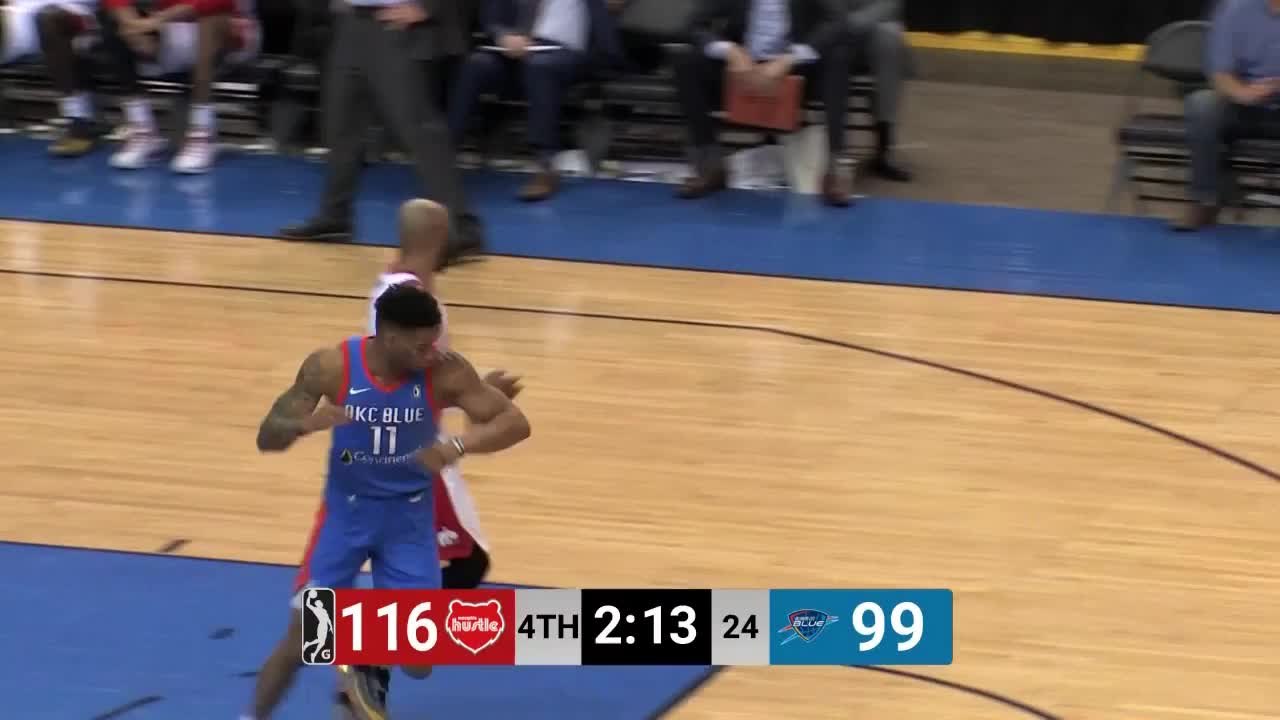 Justin Leon hammers it home