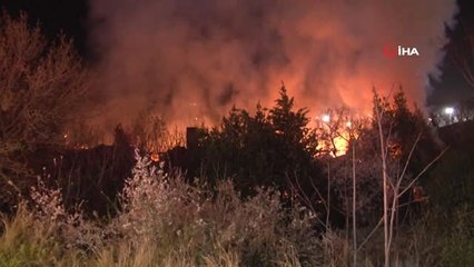 Kadıköy'de 4 Metruk Bina Alev Alev Böyle Yandı