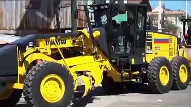 Gras ak materyèl lou ki repati nan 10 depatman peyi a, epi 2 Izin asfalt ki plase youn nan kanperen ak lòt la nan Lakil Gwomòn