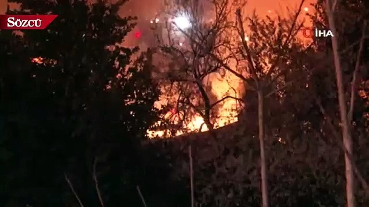 Kadıköy’de 4 metruk bina alev alev yandı