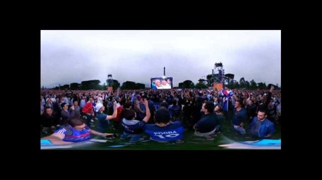 Euro 2016: La Marseillaise de France-Roumanie, dans la fanzone Tour Eiffel, à 360 degrés