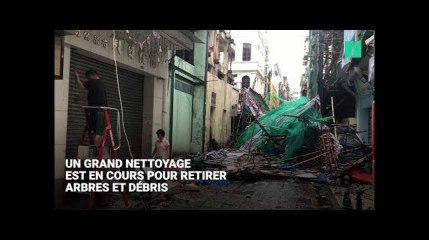 À Hong-Kong, opération de nettoyage chez les habitants frappés par la tempête Mangkhut
