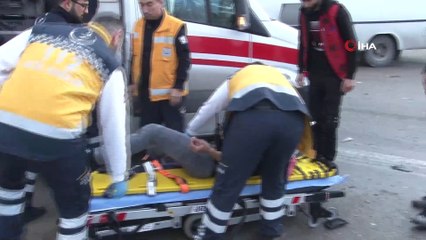 Konya'da işçi servisi ile kamyon çarpıştı: 10 yaralı