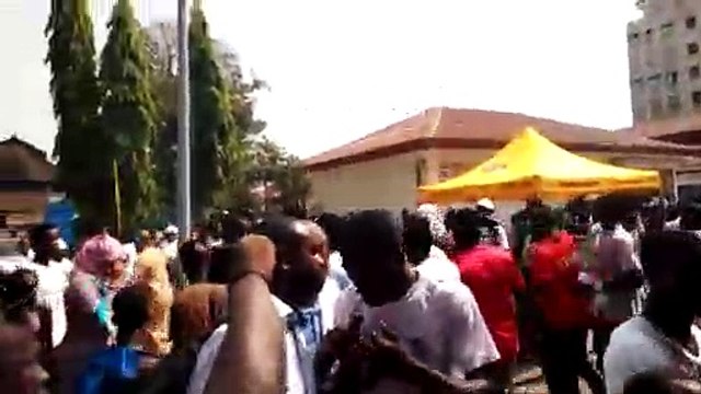 Kassory Fofana hué par des jeunes à Kaloum