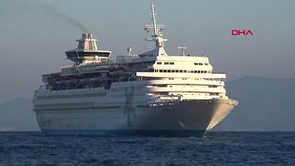 Aydın Kuşadası'nda Hafta Sonu Kruvaziyer Bereketi