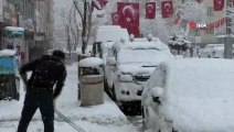 Hakkari'ye Mart ayında kar sürprizi...Lapa lapa kar yağdı, kent beyaza büründü